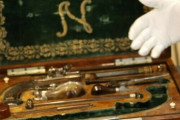 ナポレオンが自殺未遂に使った銃　2億6000万円