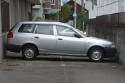 【画像】この車どうやって停めたんや