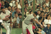暴れん坊ガルベス　史上最悪の暴投　甲子園での伝統の一戦を汚した球審への凶器
