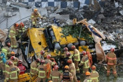 【韓国】解体中の建物倒壊でバス下敷き　９人死亡