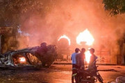 スリランカ:暴徒が首相官邸を焼き払い、国会議員数人が死亡。飢餓だからしょうがないね