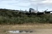 【動画】デカい飛行機で未舗装路に着陸しようとした結果。エバーツ航空25便の着陸事故。