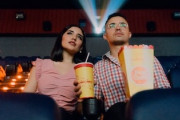 【画像】Z世代「映画館でスマホ？当然使いますよ。仲間はずれにされそうなので」