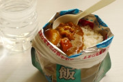 【地震・台風】保存食の中では「レトルトカレー、ビスコ、インスタントラーメン、缶詰」…他には必要な物ある？