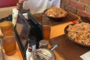 ベトナム人の集団「すき家でメガ盛り牛丼チャレンジしてみた」日本人がブチギレる結果に