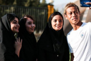 ◆朗報◆カンボジア代表監督本田圭佑、イラン人美女とセルフィー撮っててワロタｗｗｗ