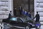 安倍首相「専用車を乗り換え」の微妙なタイミング　約5年ぶりの変更　レクサスからセンチュリーへ