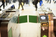 高確率で自動改札誤作動する…駅員「かざしました？」→俺「かざした」→駅員「確認します、通ってますね」の繰返し。乗る予定の電車逃したの多数