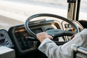 バス運転士「俺らの給料が高給ってお前らマジで言ってる？じゃ見せてやるよ」ﾊﾟｼｬｯ → 衝撃の給与明細が公開される