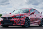 ホンダ「シビックタイプR」新型、ニュルでテスト…今夏デビューに準備完了
