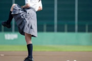 【画像】女の子「デッドボールは90キロでも痛いんだよ？」?