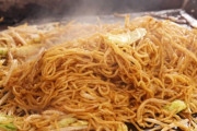 ワイ、焼きそばにはキャベツ以外の野菜を入れる必要が無いことにようやく気づく