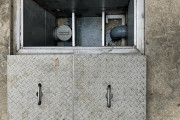 【広島】保育園の調理員、グリストラップに頭から転落して死亡