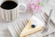 日本の喫茶店でコーヒーとチーズケーキにコレっていう謎すぎる組み合わせが発生ｗｗｗ【タイ人の反応】
