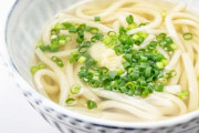 私「お昼うどんにしましょう。私作りますね。」出来上がって食卓に持っていくと固まる一同。出されたどんぶりを見て姑がボロボロ泣き出した…