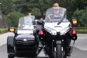 即位パレードで護衛に当たった皇宮警察のサイドカー「ホンダゴールドウィング1800」が話題に…瞬時に順走から逆走が可能！
