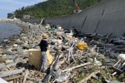 生きてるだけで迷惑な存在　～　【島根】 「半数以上」が韓国からのゴミ、離島住民が大量の漂着ゴミに困惑…竹島の不法占拠で漁場を締め出された歴史も