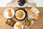 一般男性の１日摂取カロリーが2500ってちょっと異常だよな