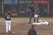 西村天裕、1球で危険球退場…