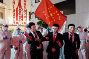 【渋谷ハロウィン】中国･党大会でつまみ出される「胡錦濤」のコスプレをする人が出現～！