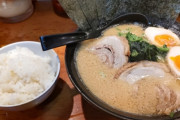 ラーメンライスってライス持て余すだろ？餃子か唐揚げ必須じゃん