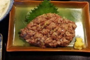 魚を叩いて作る「なめろう」って料理美味いよな