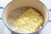 【袋麺の粉末スープ】メーカーが『火を止めてから入れる』のを推奨している理由に「初めて知りました」