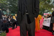元木大介、20キロ減量で別人に変貌　イケメン俳優…と思ったら　「東京国際映画祭」レッドカーペットに現る
