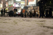 東京都民さん閃く「雪が降ったなら水かければ溶けるんじゃね？？？」
