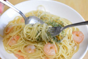 同僚女「パスタ食べるのにスプーン使わないんですか？もしかしてパスタあまり慣れてません？(笑」