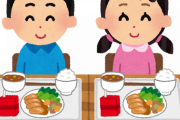 配膳中にこけて給食のみそ汁を台無しにした児童、300万円ゲットｗｗ