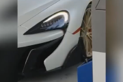 【動画】5000万円のマクラーレンを買った男性、降りるのに時間がかかりすぎるｗｗｗｗｗ