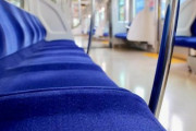 【疑問】電車の7人掛けロングシートでここに座る奴って何考えてんの？