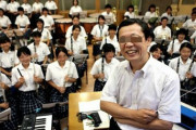 中学で入学した吹奏楽部の男の顧問が糞だった！可愛い女子生徒の楽器を「ほら～お手本見せてやる♪」と奪い取って吹いたりハラ紛いな事ばっかり！おまけに贔屓も激しく