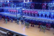【画像】量産機ガンプラをいっぱい集めるタイプのガノタの部屋、何かがおかしい…