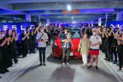 【悲報】世界のテスラ、納車式も日本とは桁違いな模様ｗｗｗｗｗｗｗｗ