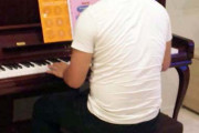 男のくせにピアノ弾いてる奴www