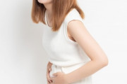 若い女性で太ってもないし妊娠もしてもいないのに下腹部がぽっこり膨らんでるのあれなに？