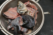 魚のアラで出汁とって料理する（※画像あり）