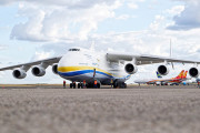 ウクライナ、世界最大の航空機を破壊される 「An-225 ムリーヤ」