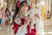 【悲報】ベルサイユ宮殿でロリィタ服着た日本人、めっちゃ批判される・・・「靖国神社で日本兵の服を着た外人がノリノリで写真撮ってたら嫌だろ？」