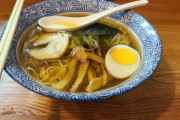 【画像】このラーメンいくらだと思う？