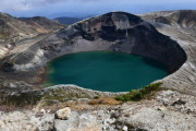 蔵王山の御釜周辺でスキーをしていた男性、御釜に落ちて死亡　ph3の強酸性で立入禁止