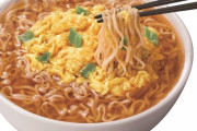 三大食うとそれほど旨くないのにたまに食いたくなる食べ物 KFC、チキンラーメン、コロッケ あと一つは？