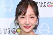 板野友美、義妹を公開「えええええめっちゃ美人」「モデルさんとかかな?」夫・高橋奎二選手の試合観戦