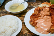 【画像】謎の「チキン南蛮定食」、見つかる