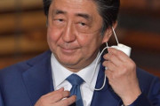 【悲報】安部首相、休業補償せずに海外に8億ドルを支援することを表明【ガイジ】