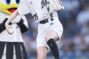 女性騎手の藤田菜七子が見事なノーバン始球式　「775」ユニで登場　ファンから歓声も響く