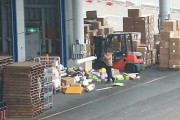 関空で従業員が荷物を“ぶん投げ”仕分けする動画が物議　空港運営会社は「どこまで注意喚起ができるか難しい」