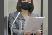 【画像】痴漢被害にあった美人弁護士　谷間を出した服装で会見